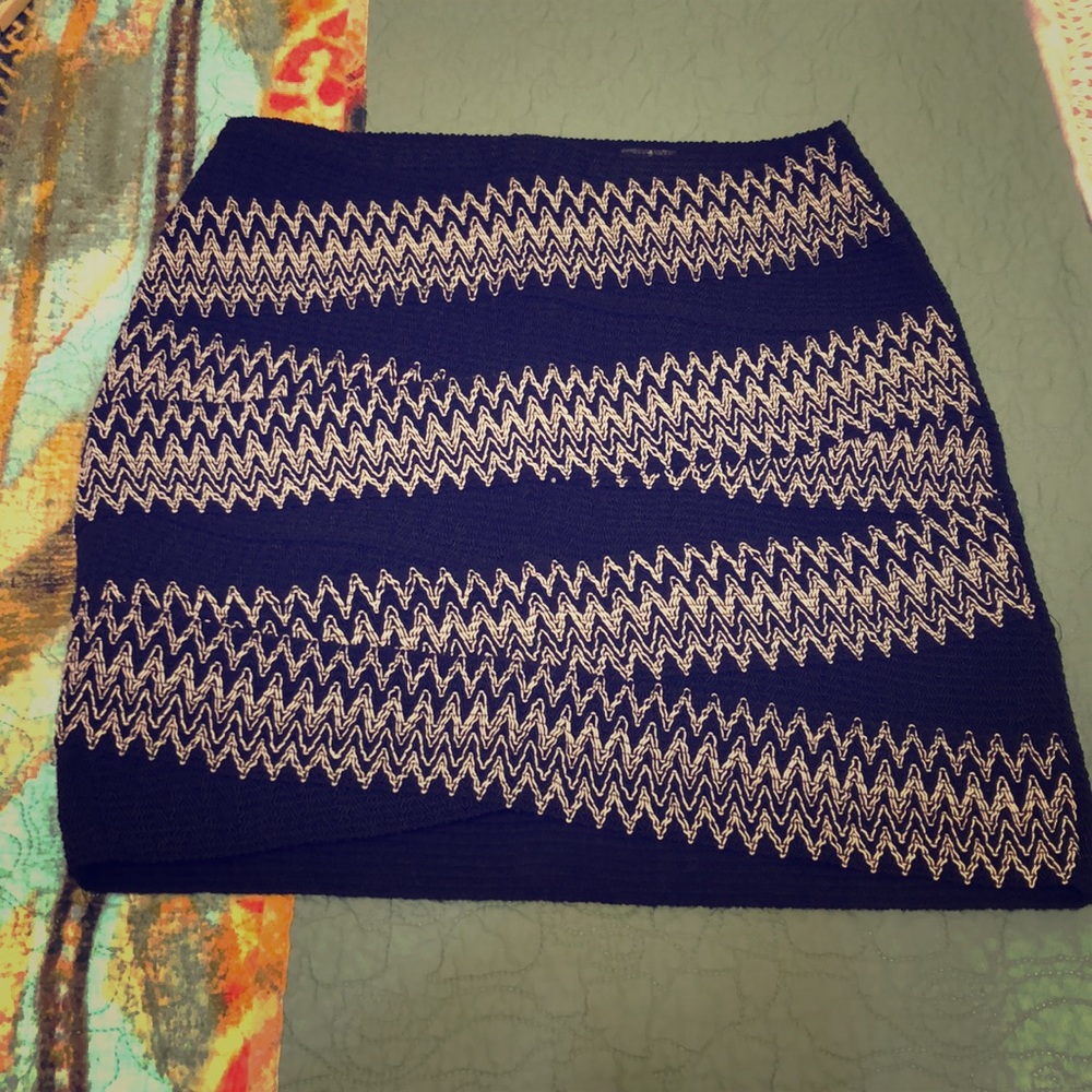 Tight black/white skirt